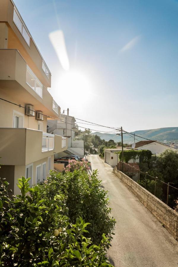Apartment With Terrace And Sea View - Lucic Trogir Kültér fotó