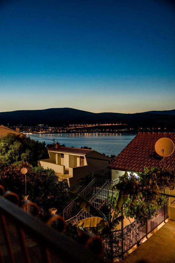 Apartment With Terrace And Sea View - Lucic Trogir Kültér fotó