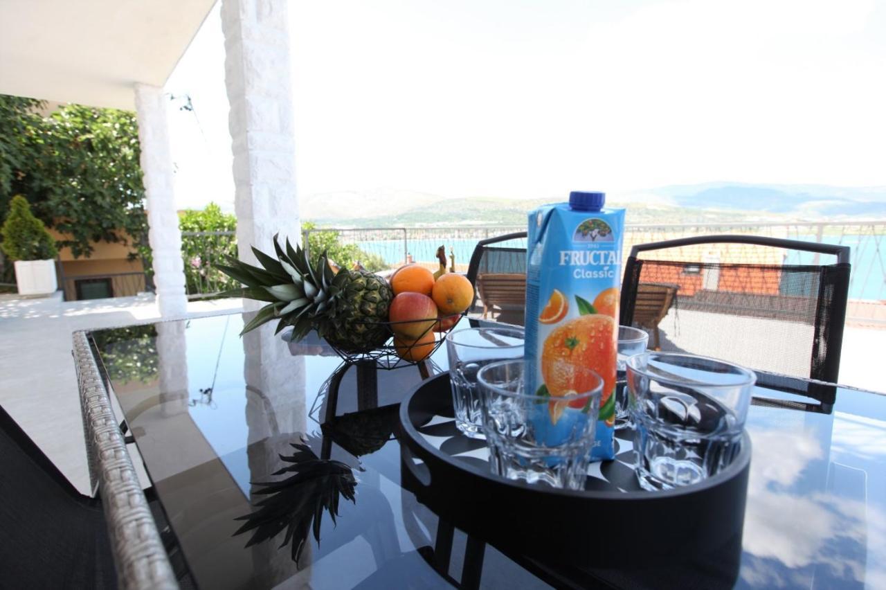 Apartment With Terrace And Sea View - Lucic Trogir Kültér fotó