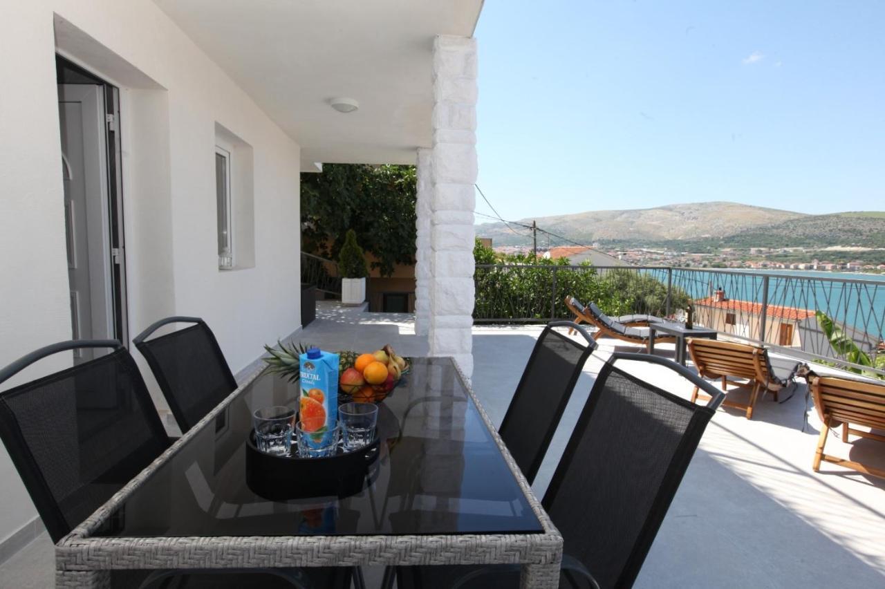 Apartment With Terrace And Sea View - Lucic Trogir Kültér fotó