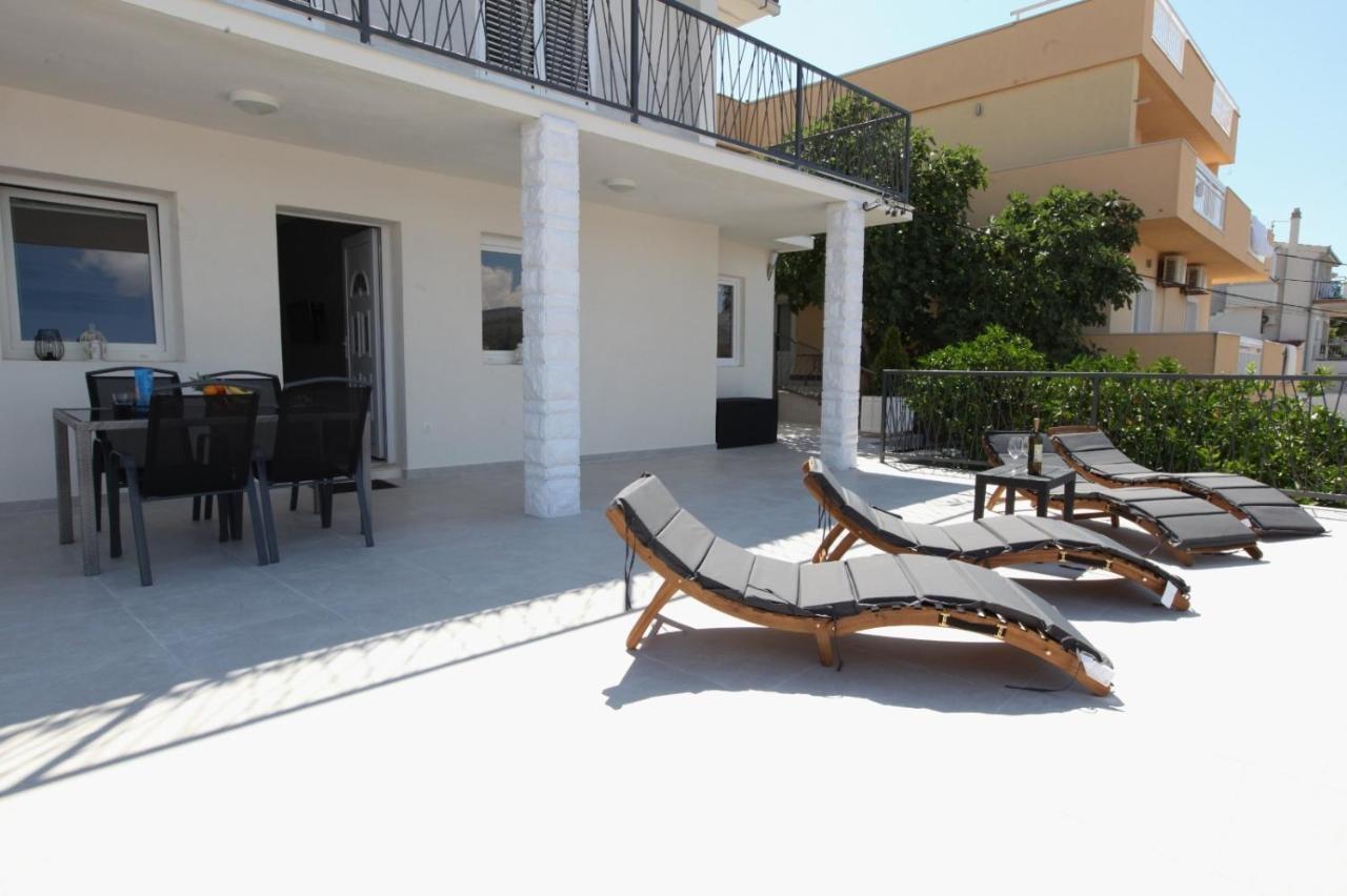 Apartment With Terrace And Sea View - Lucic Trogir Kültér fotó