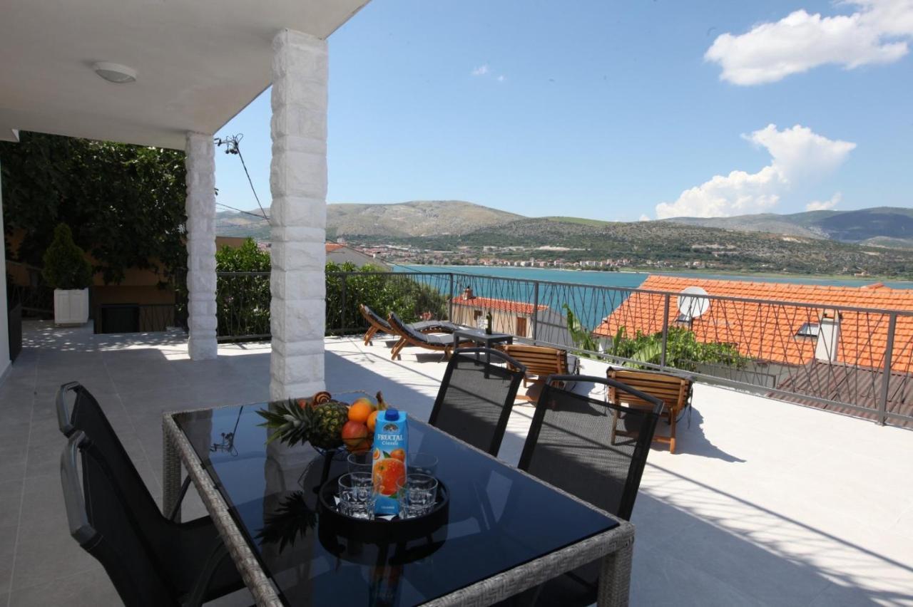 Apartment With Terrace And Sea View - Lucic Trogir Kültér fotó
