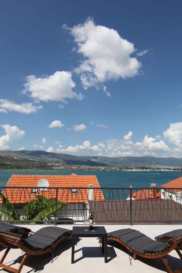 Apartment With Terrace And Sea View - Lucic Trogir Kültér fotó
