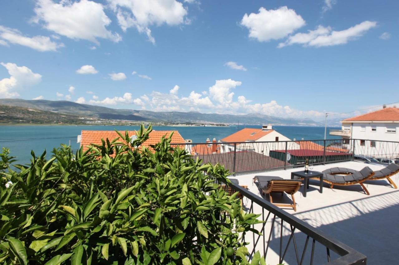 Apartment With Terrace And Sea View - Lucic Trogir Kültér fotó