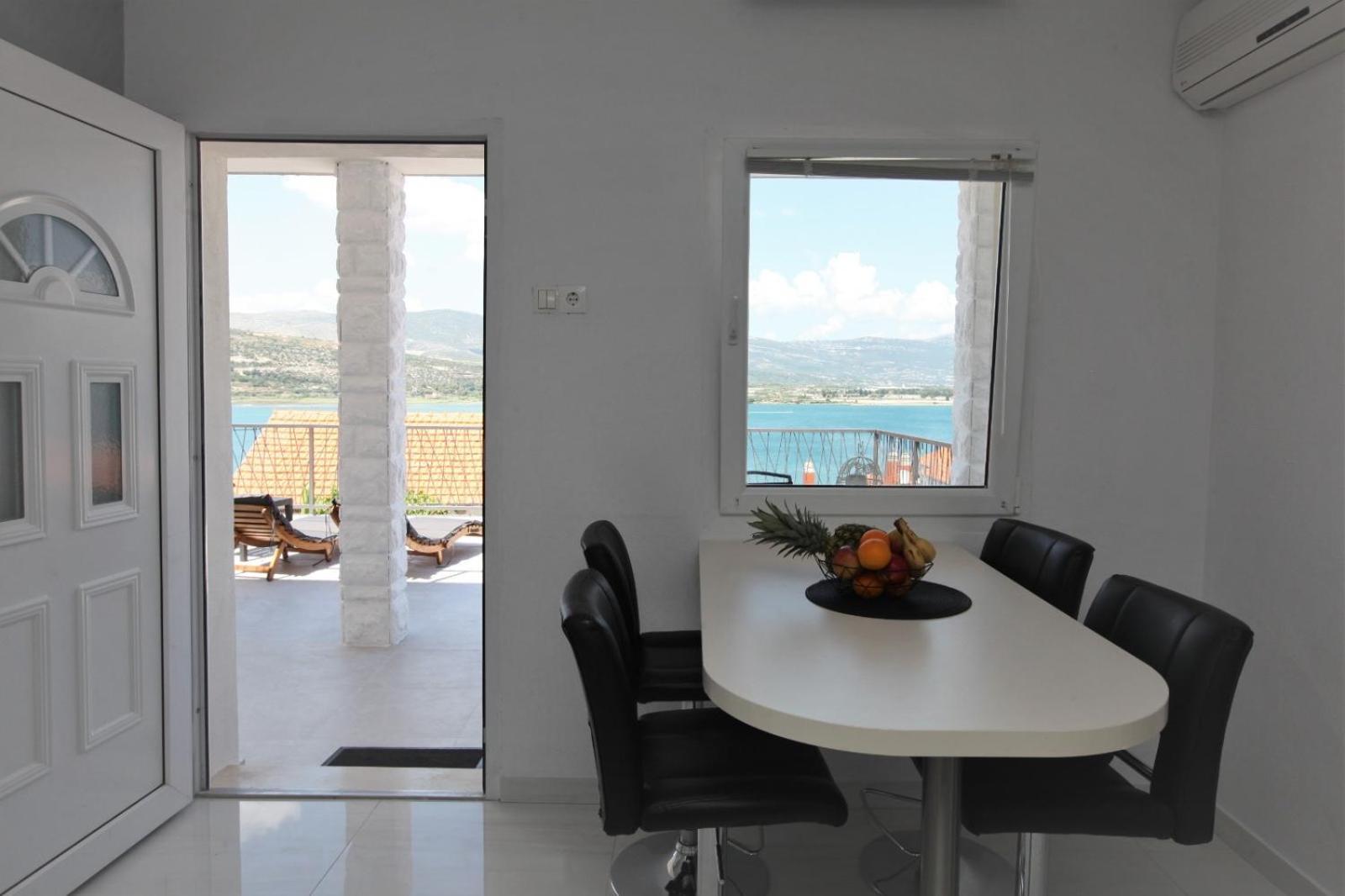 Apartment With Terrace And Sea View - Lucic Trogir Kültér fotó