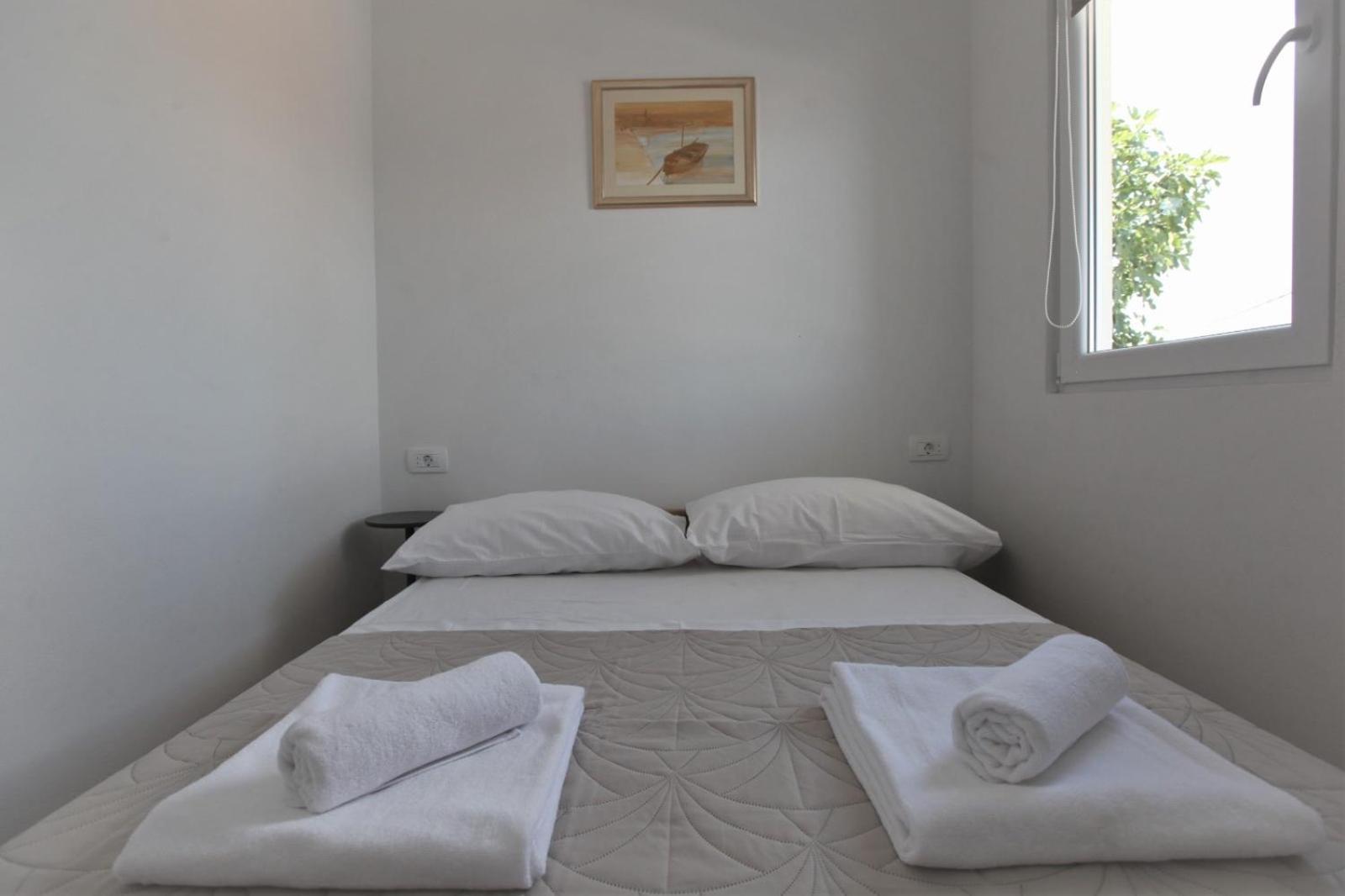 Apartment With Terrace And Sea View - Lucic Trogir Kültér fotó