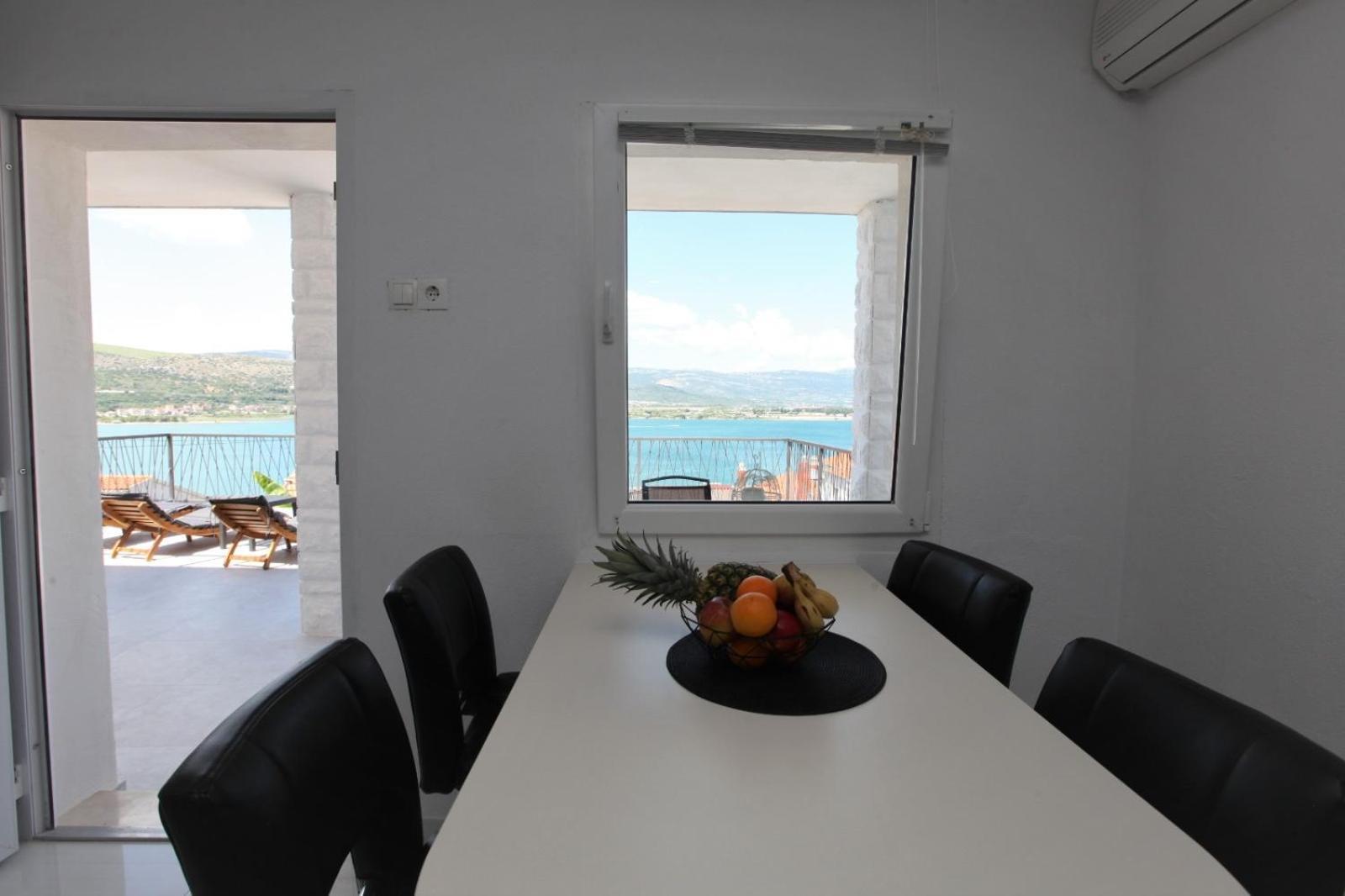 Apartment With Terrace And Sea View - Lucic Trogir Kültér fotó